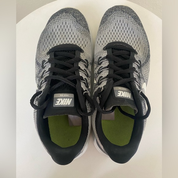 Women’s black & gray Nike Free Running Shoes size 6. - Picture 6 of 8